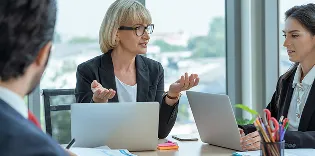 Проведение акций и опросов